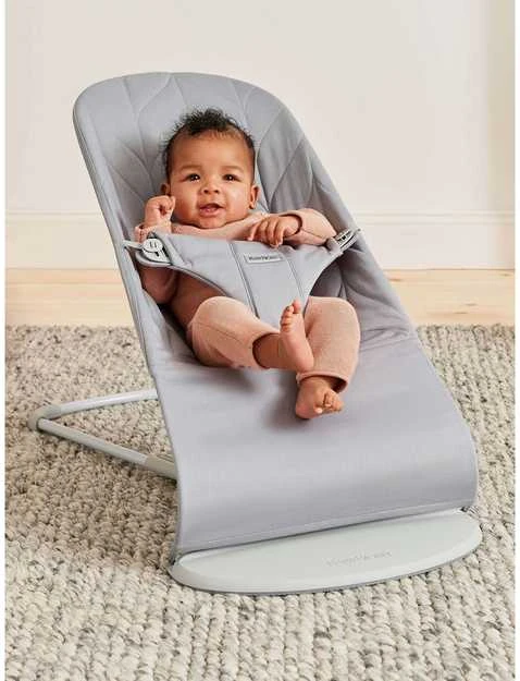 BabyBjörn Bliss Woven Bundle - sitteri + lelu, šviesiai pilkos/Googly Eyes (pastelli)