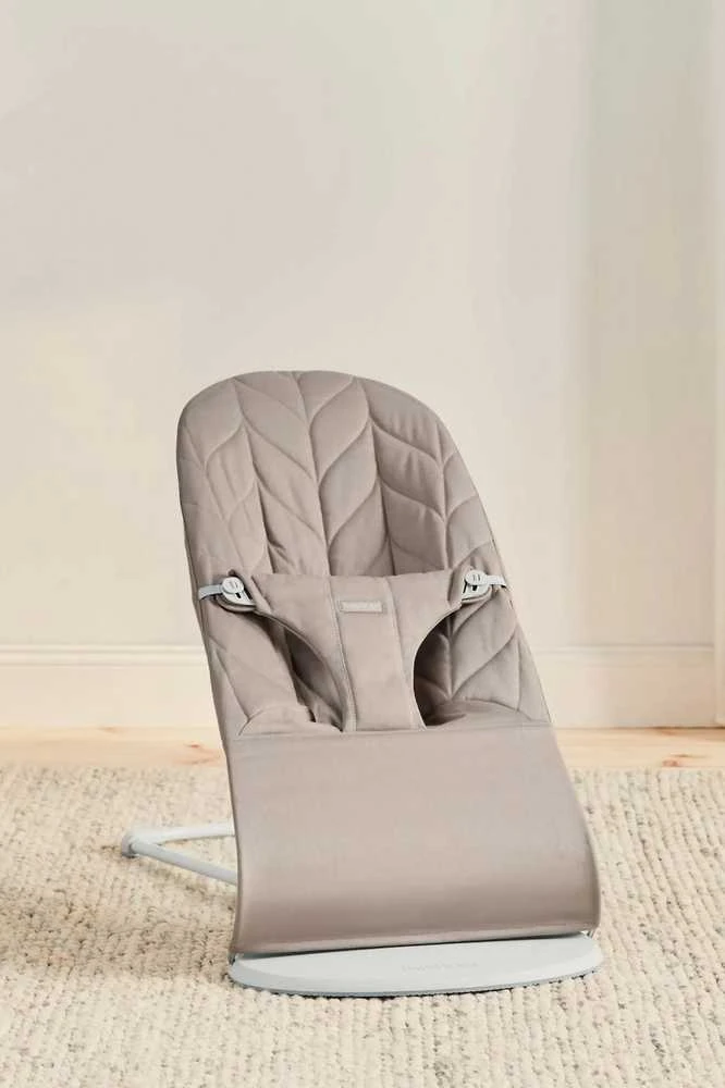 BABYBJORN gultukas BLISS Woven Petal Quilt, sand pilkas, 006317 (Nemokamas pristatymas)