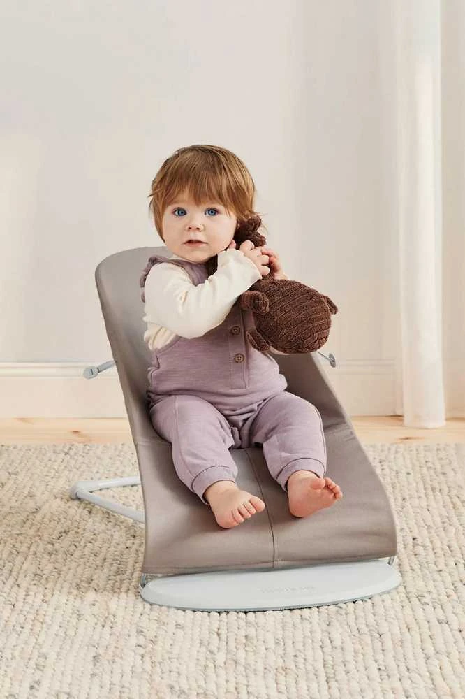 BABYBJORN gultukas BLISS Woven Petal Quilt, sand pilkas, 006317 (Nemokamas pristatymas)