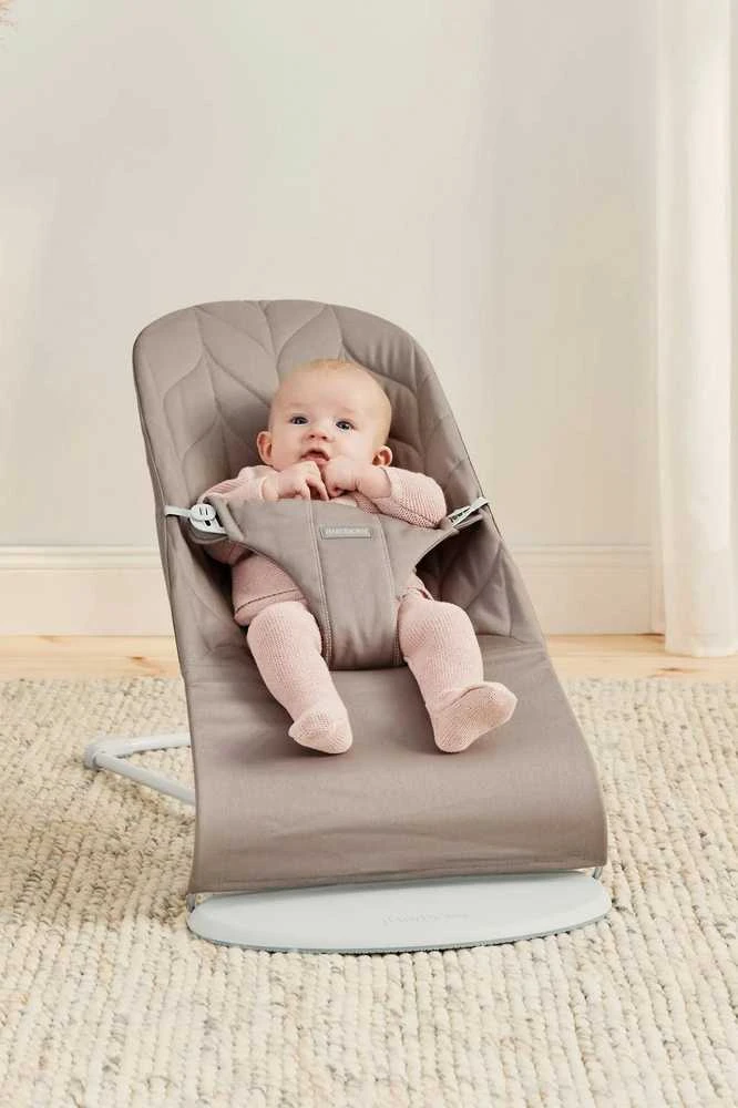 BABYBJORN gultukas BLISS Woven Petal Quilt, sand pilkas, 006317 (Nemokamas pristatymas)