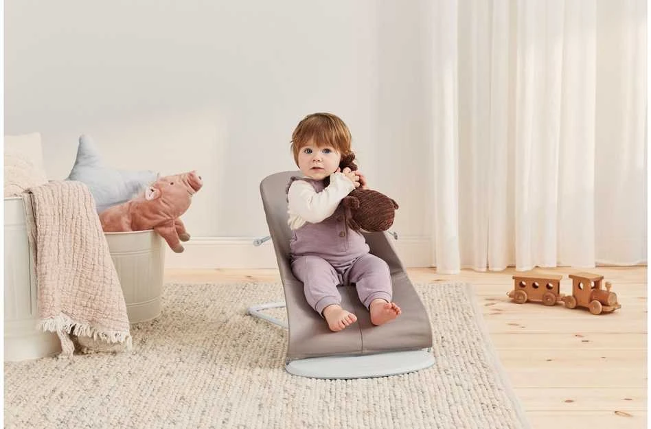 BABYBJORN gultukas BLISS Woven Petal Quilt, sand pilkas, 006317 (Nemokamas pristatymas)