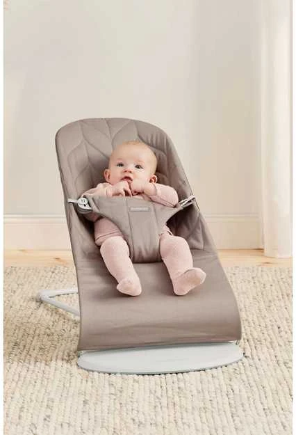 BABYBJORN gultukas BLISS Woven Petal Quilt, sand pilkas, 006317 (Nemokamas pristatymas)