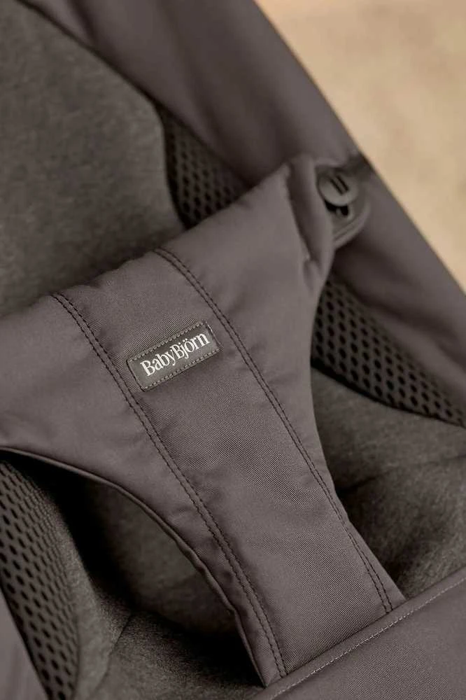 BabyBjörn Bouncer Balance Soft Woven - sėdynė, džersis tamsiai pilkas
