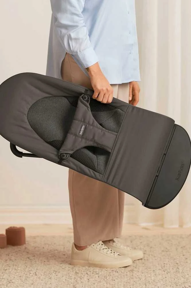 BabyBjörn Bouncer Balance Soft Woven - sėdynė, džersis tamsiai pilkas