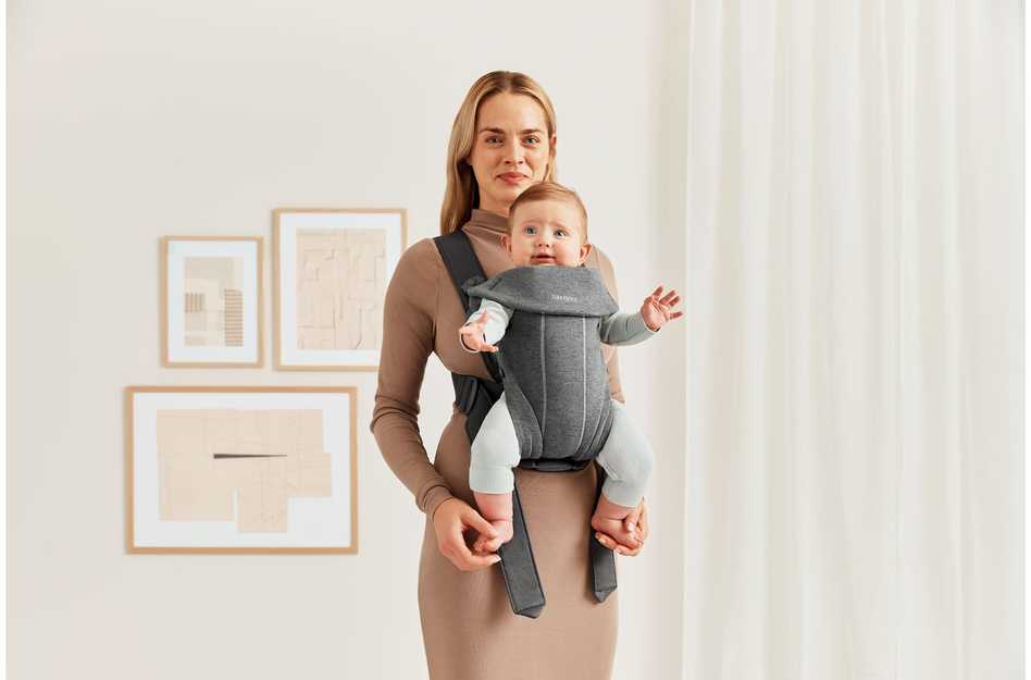 BabyBjörn kūdikio nešioklė Mini iš 3D trikotažo, grafito spalvos, 021084