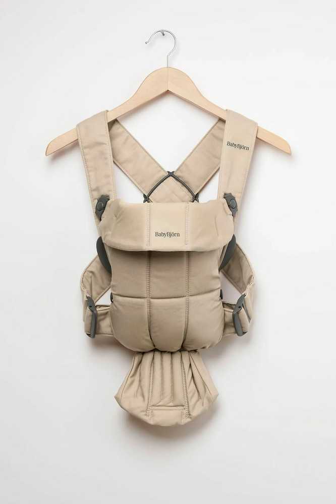 BabyBjörn Mini kūdikio nešioklė naujagimiams 3,2–11 kg, smėlinė, modelis 21026