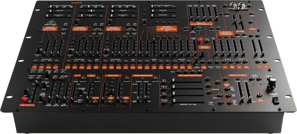 Behringer 2600 analoginis sintezatorius