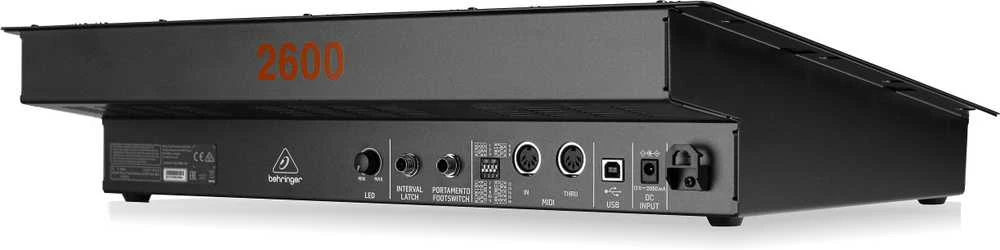 Behringer 2600 analoginis sintezatorius