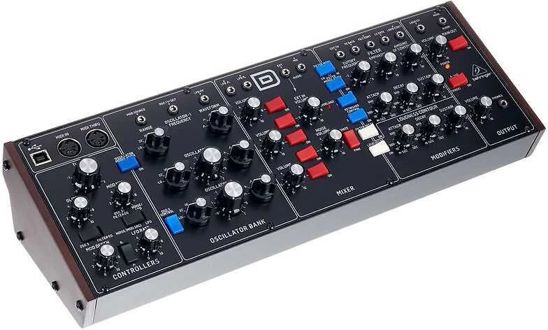 Behringer Model D Juoda