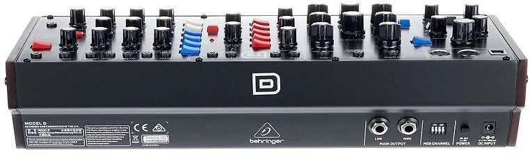 Behringer Model D Juoda