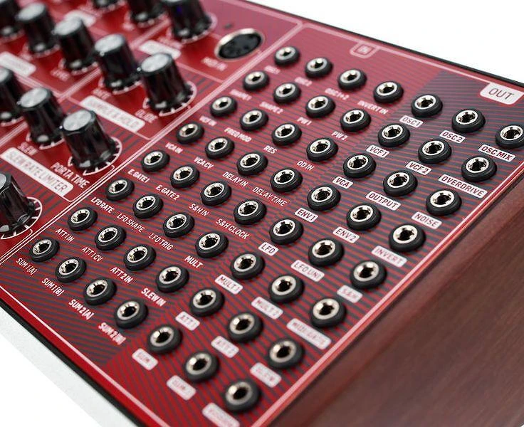 Behringer NEUTRON analoginis sintezatorius, raudonas