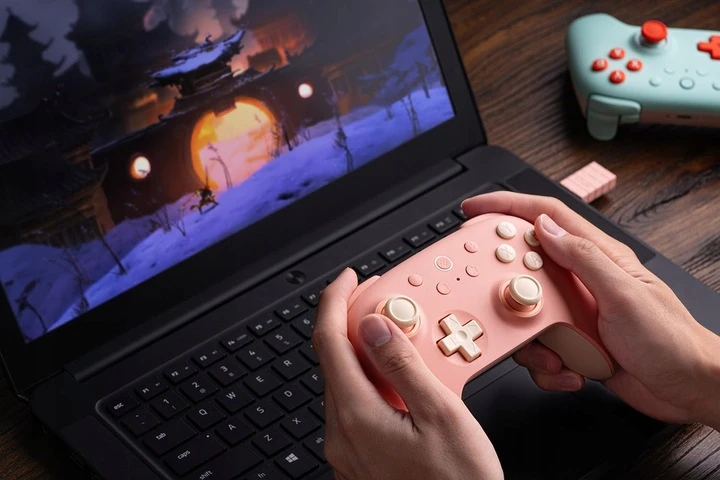 Belaidis žaidimų pultas 8BitDo Ultimate 2C Wireless | spalva: rožinė/kreminė