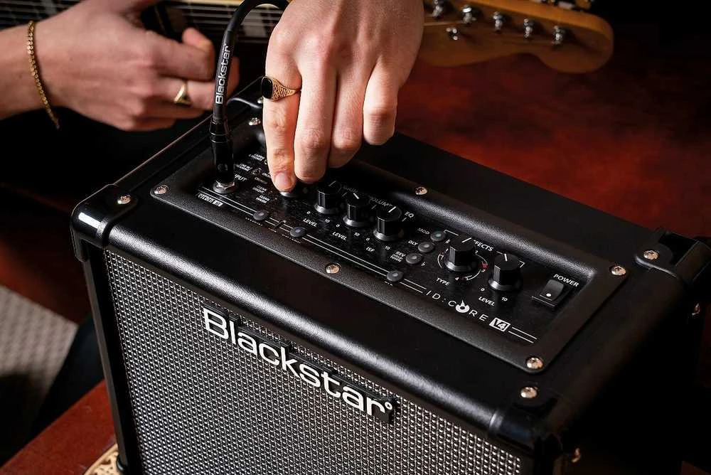 „Blackstar Amplification“ „Blackstar ID:CORE 20 V4“ gitaros stiprintuvas, juodas