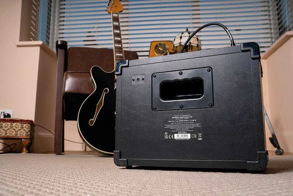 „Blackstar Amplification“ „Blackstar ID:CORE 20 V4“ gitaros stiprintuvas, juodas