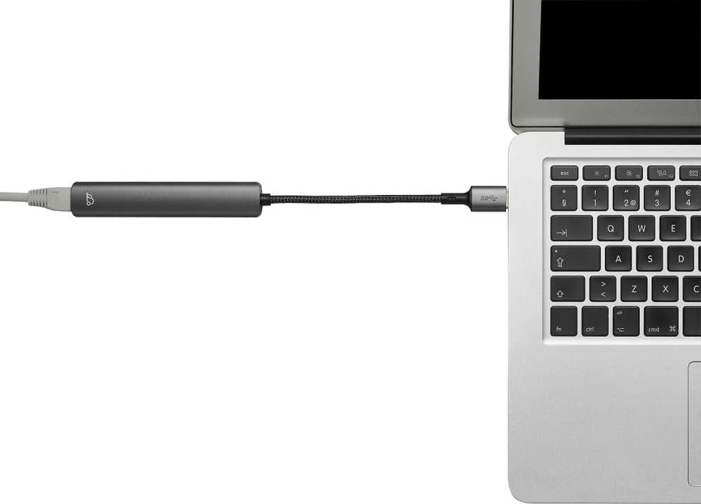 Bluecloud USB-A šakotuvas prijungtas prie kompiuterio