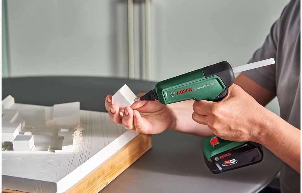 Akumuliatorinis karštų klijų pistoletas Bosch Advanced Glue 18V