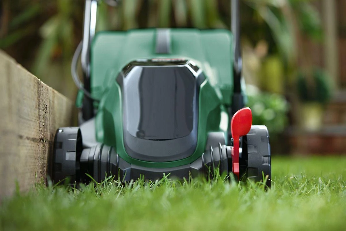 Bosch akumuliatorinė vejapjovė CityMower18V-32-300, 18V, 1x4Ah