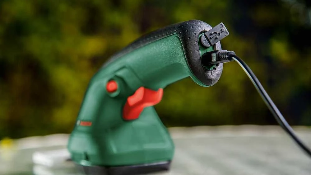 Bosch akumuliatorinės žolės ir krūmų žirklės EasyShear
