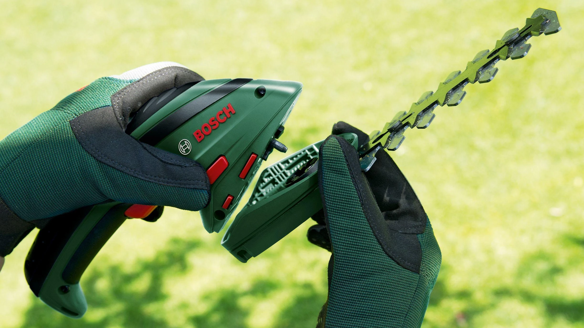 Krūmų ir žolės akumuliatorinių žirklių rinkinys Bosch Isio
