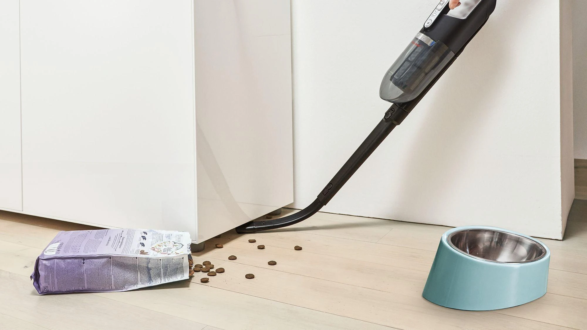 Įkraunamasis dulkių siurblys Bosch Serija 4 BBH3ZOO28, Raudonos spalvos