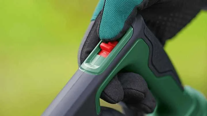 Lapų pūstuvas Bosch UniversalLeafBlower, 18V-130, (1x2,5Ah)