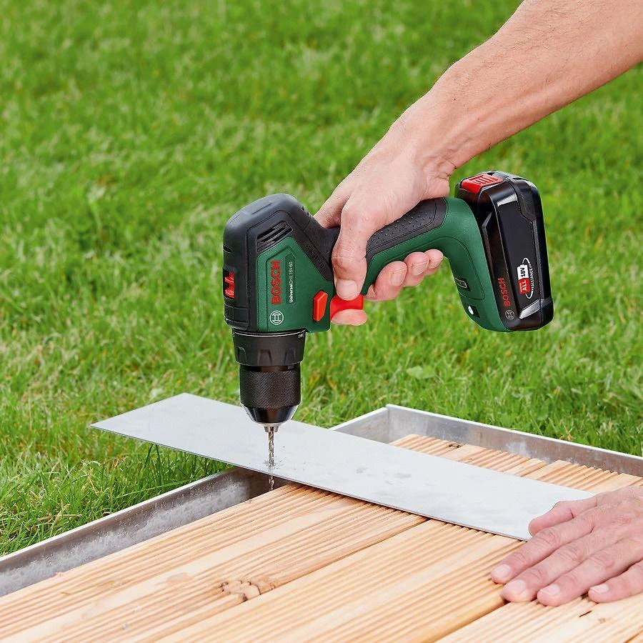 Bosch UniversalDrill 18V-60 gręžimo procesas