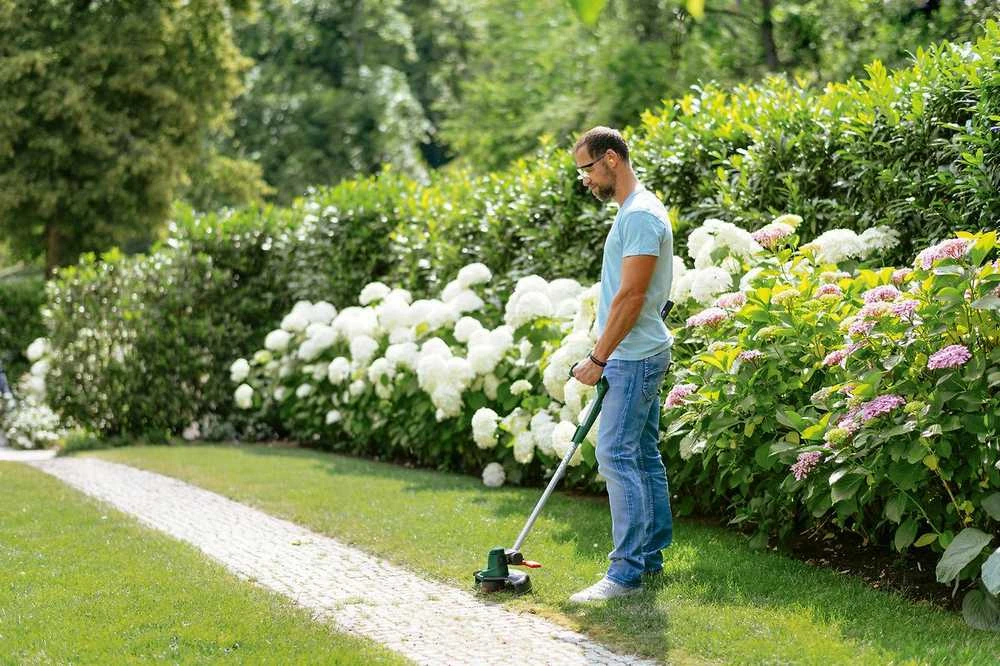 Akumuliatorinė žoliapjovė Bosch UniversalGrassCut 18V-260