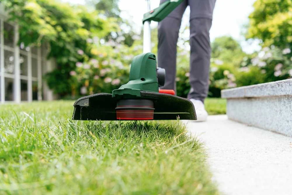Akumuliatorinė žoliapjovė Bosch UniversalGrassCut 18V-260