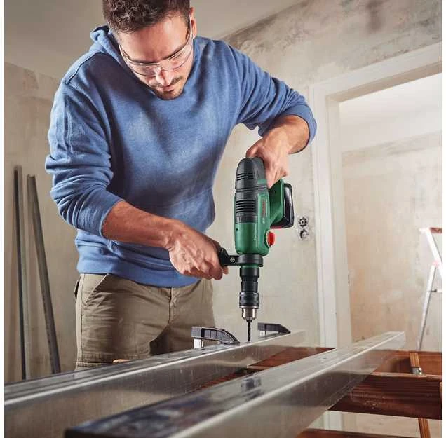Bosch UniversalHammer 18V be akumuliatoriaus ir kroviklio Akum.perforatorius