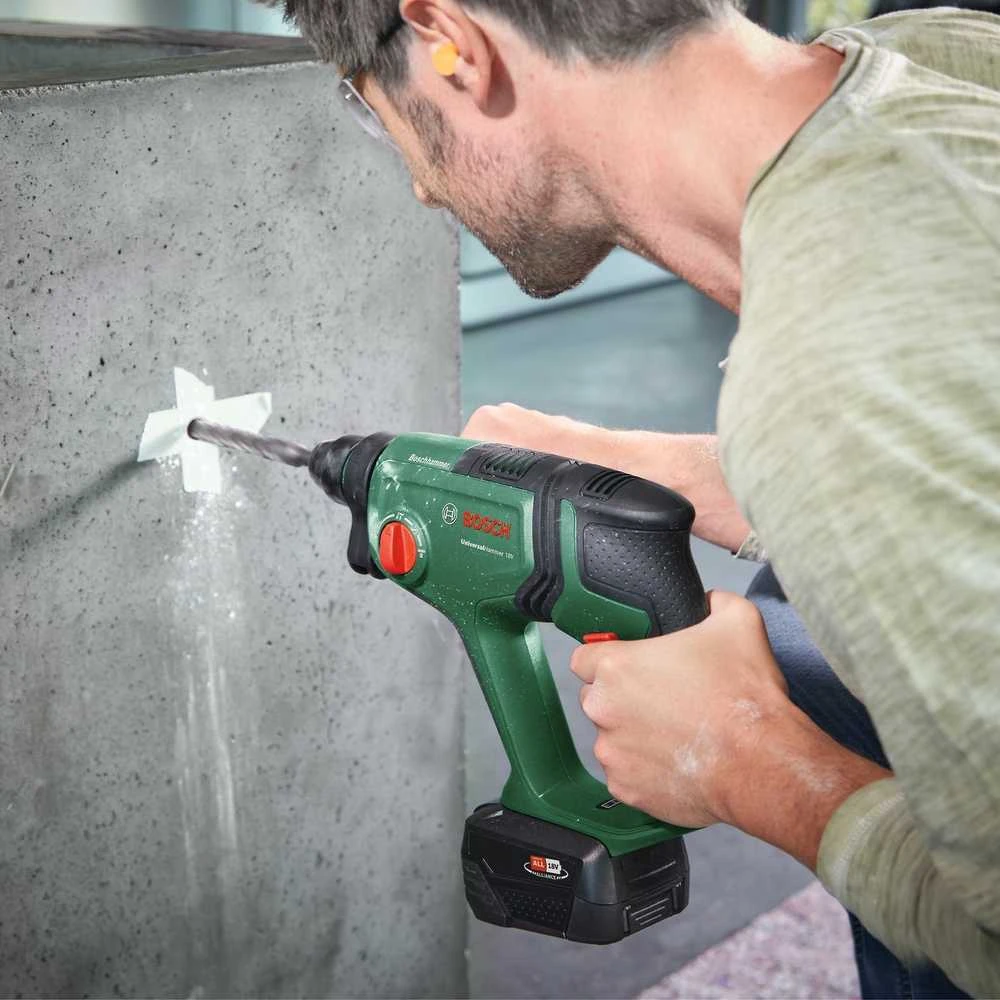 Bosch UniversalHammer 18V be akumuliatoriaus ir kroviklio Akum.perforatorius