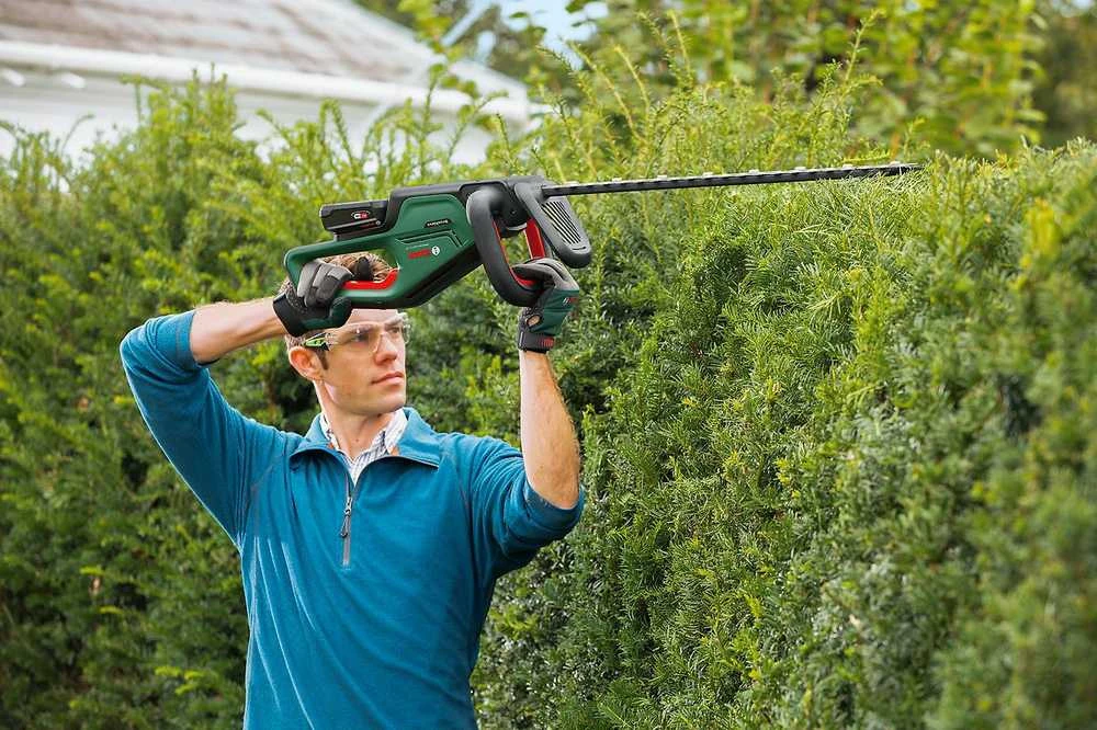 Akumuliatorinės gyvatvorių žirklės Bosch Universal HedgeCut 18-55