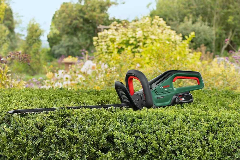 Akumuliatorinės gyvatvorių žirklės Bosch Universal HedgeCut 18-55