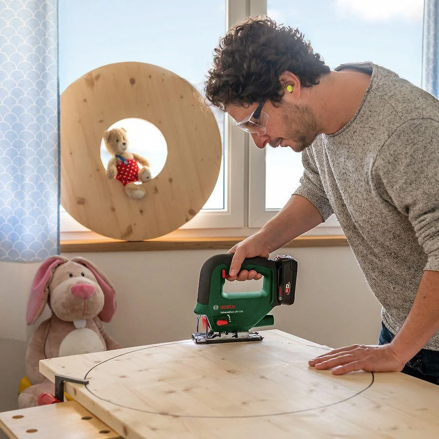 Bosch UniversalSaw 18 be akumuliatoriaus ir kroviklio Akum.siaurapjūklis