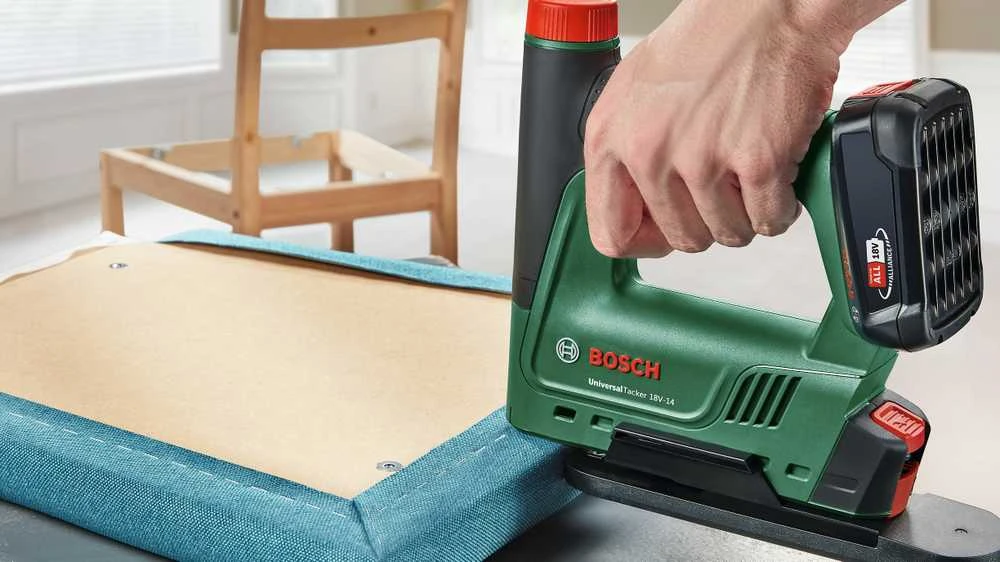 Bosch Akumuliatorinis segiklis UniversalTacker18V-14 be akumuliatoriaus ir kroviklio