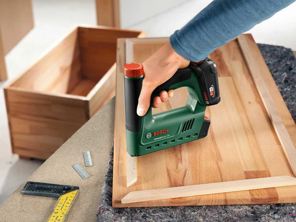 Bosch Akumuliatorinis segiklis UniversalTacker18V-14 be akumuliatoriaus ir kroviklio