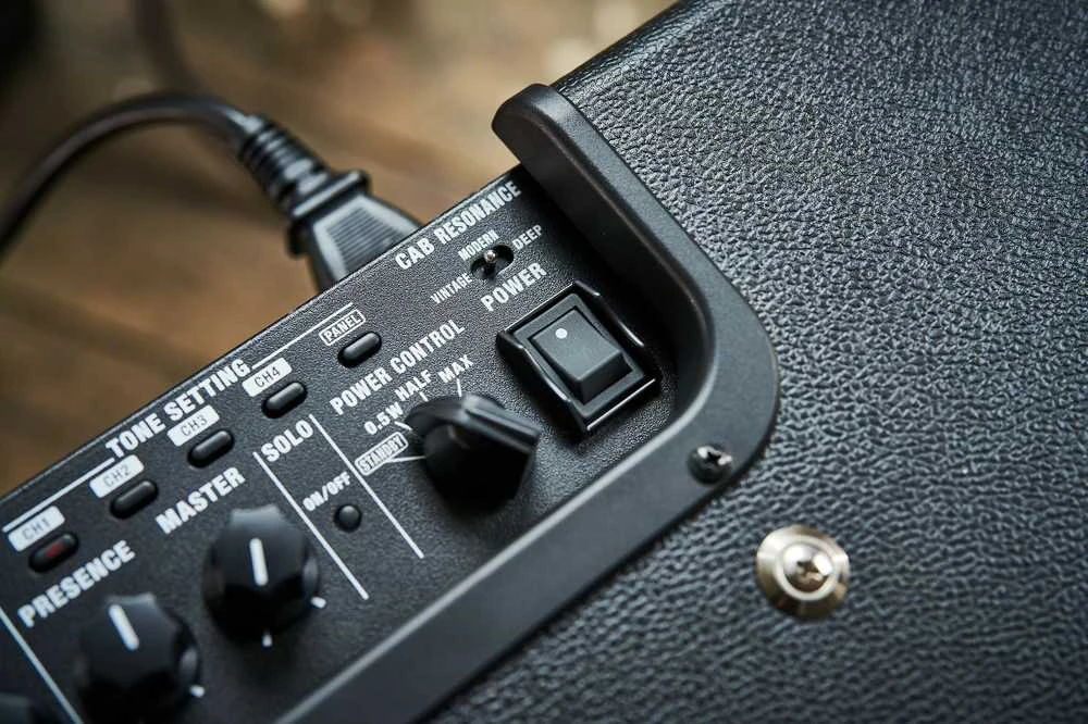 Boss Katana-100/212 MkIII -kitaracombo, 2x12, 100 W