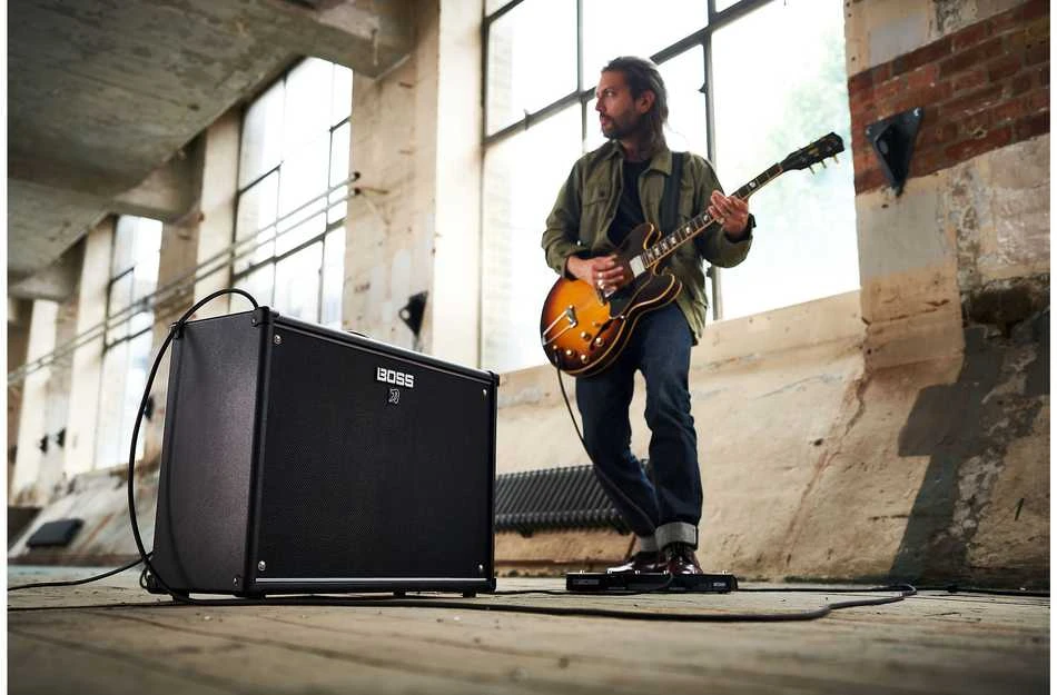 Boss Katana-100/212 MkIII -kitaracombo, 2x12, 100 W