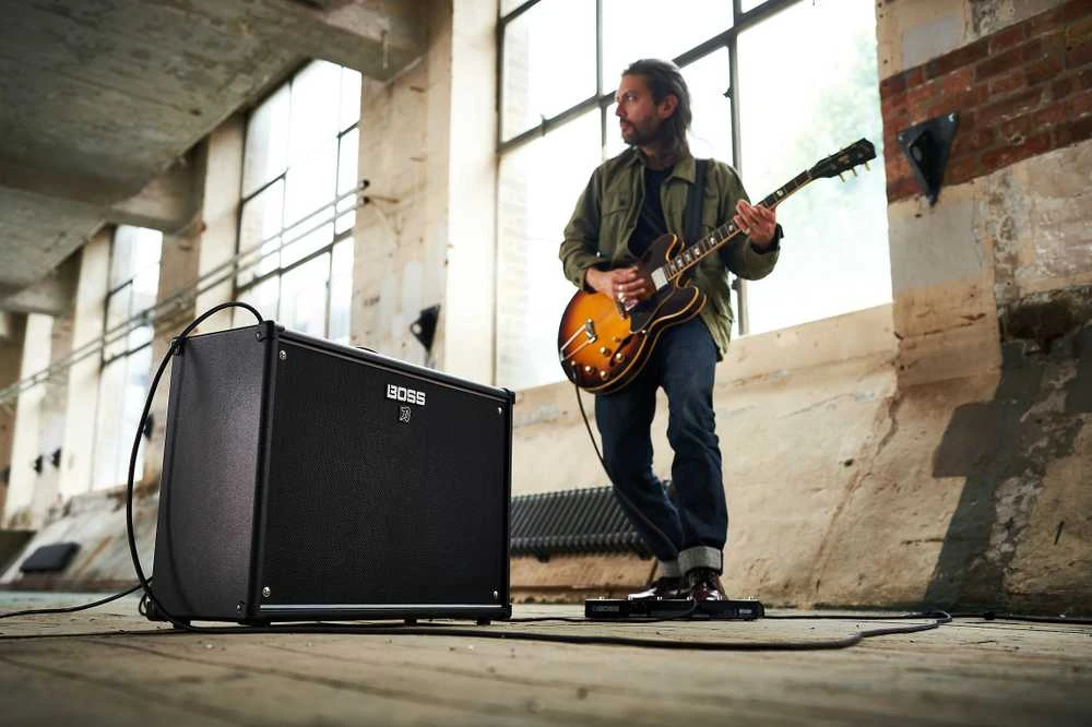 Boss Katana-100/212 MkIII -kitaracombo, 2x12, 100 W