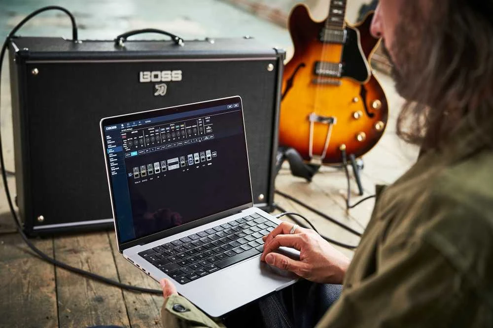 Boss Katana-100/212 MkIII -kitaracombo, 2x12, 100 W