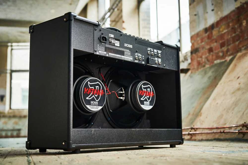 Boss Katana-100/212 MkIII -kitaracombo, 2x12, 100 W