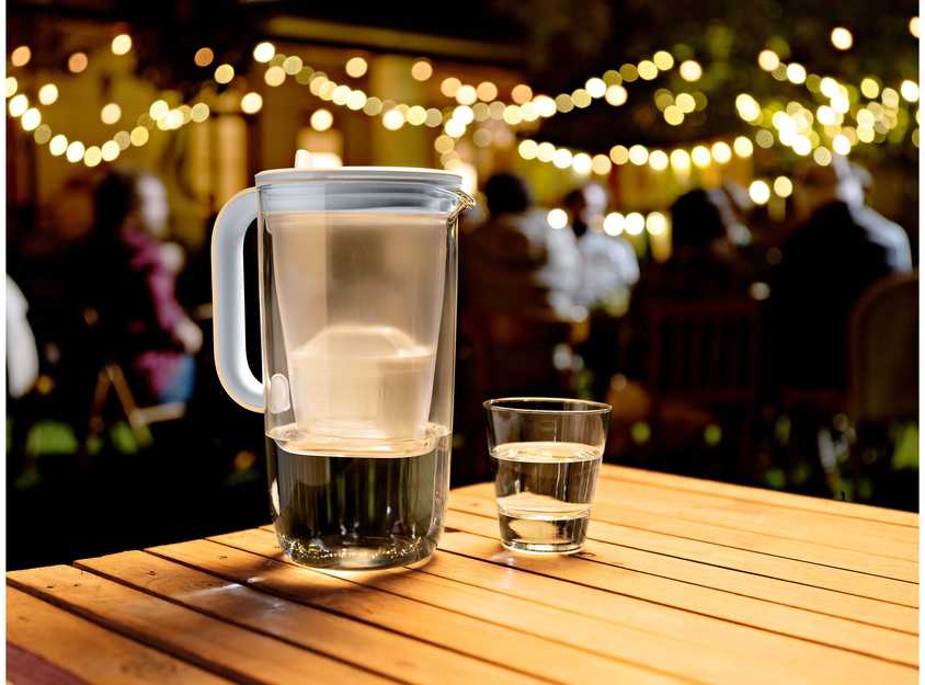 Brita Carafe filtras mėlyname stikle yra 1 Maxtra Pro All-1 kasetė