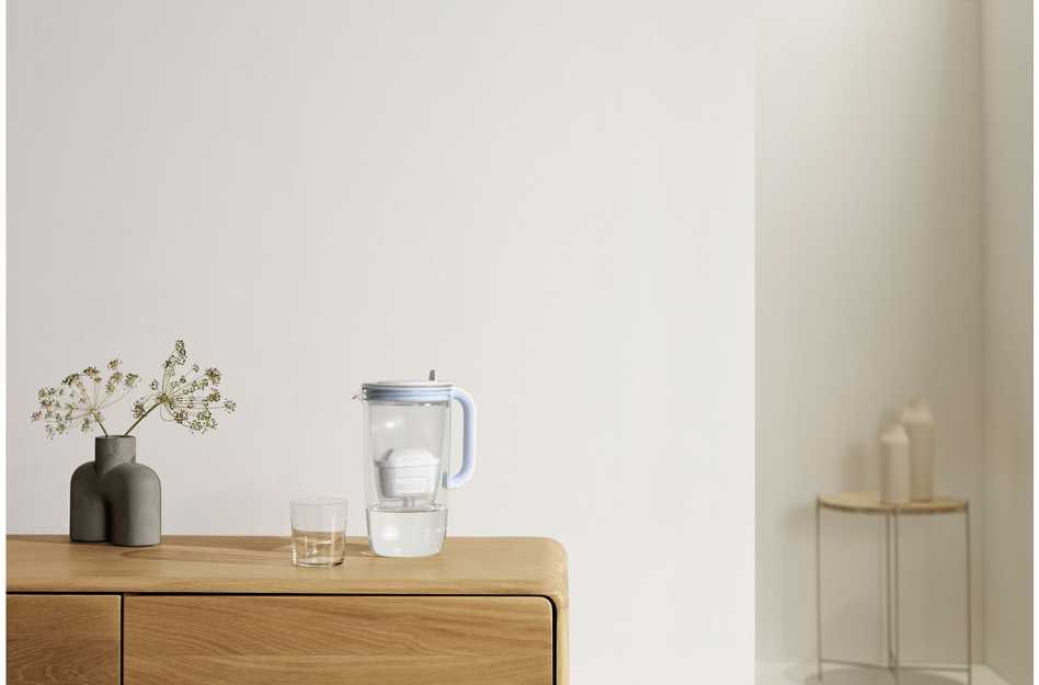 Brita Carafe filtras mėlyname stikle yra 1 Maxtra Pro All-1 kasetė