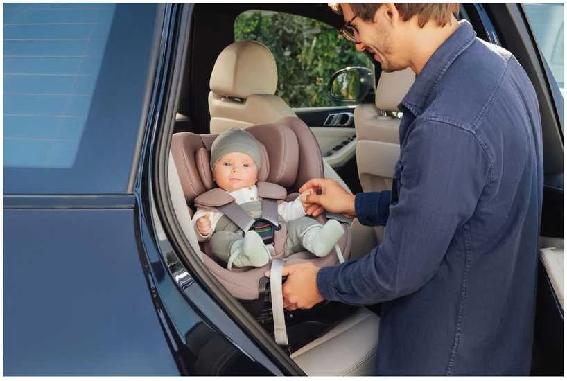 Britax Römer SWIVEL kėdutė su kūdikiu automobilyje