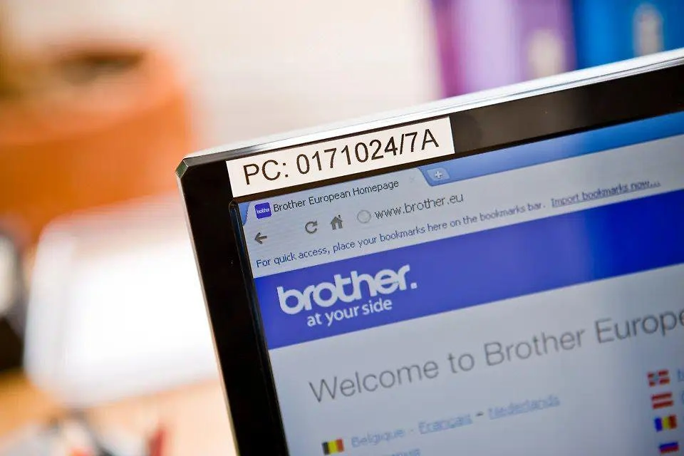 BROTHER TZE231S 12 Juodas ON Baltas