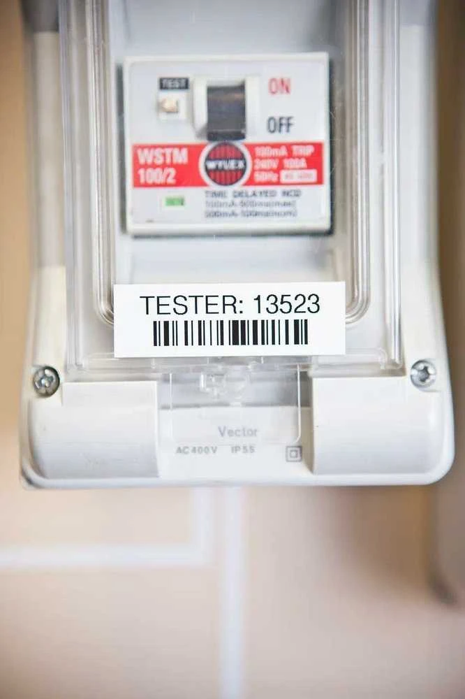 Brother | TZ-241 Laminated Tape | Juodas on Baltas | TZe | 8 m | 1.8 cm