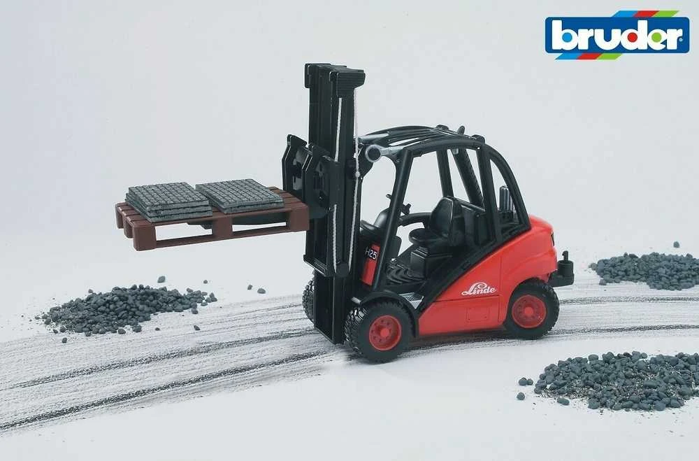 BRUDER keltuvas Linde h30d su 2 paletėmis, 02511