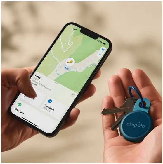 „Chipolo LOOP“ – įkraunamas „Bluetooth“ sekiklis su silikonine kilpa, skirtas „iOS“ ir „Android“, 4 spalvų_anglies_kreidos_tamsiai mėlynas_koralinis