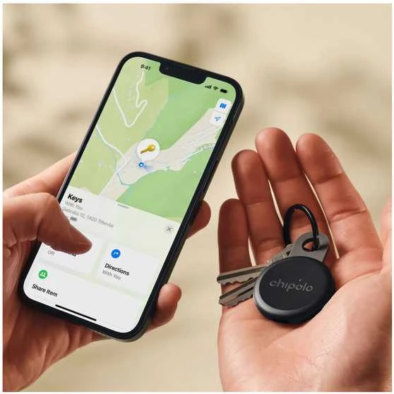 „Chipolo LOOP“ – įkraunamas „Bluetooth“ sekiklis su silikonine kilpa, skirtas „iOS“ ir „Android“, anglies spalvos