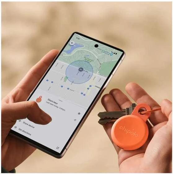 „Chipolo LOOP“ – įkraunamas „Bluetooth“ sekiklis su silikonine kilpa, skirtas „iOS“ ir „Android“, koralų spalvos