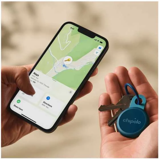 „Chipolo LOOP“ – įkraunamas „Bluetooth“ sekiklis su silikonine kilpa, skirtas „iOS“ ir „Android“, tamsiai mėlynas